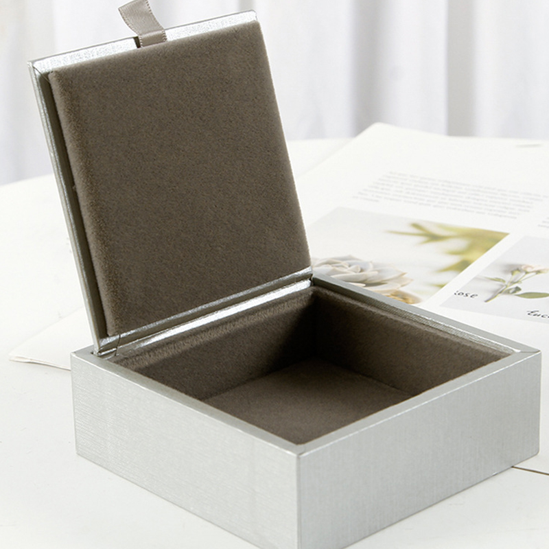 Classic jewelry packaging box